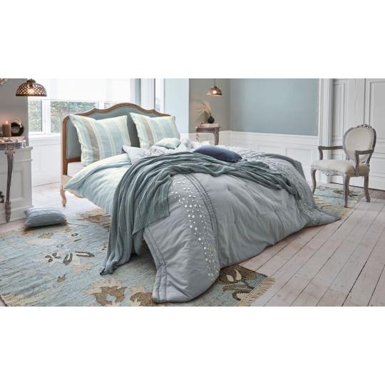 haloszoba berendezes kek turkizkek barna fakeretes ives haloszoba tomorfa agykeret country franciaagy agy provanszi videki len karpitos karpitozott.jpg